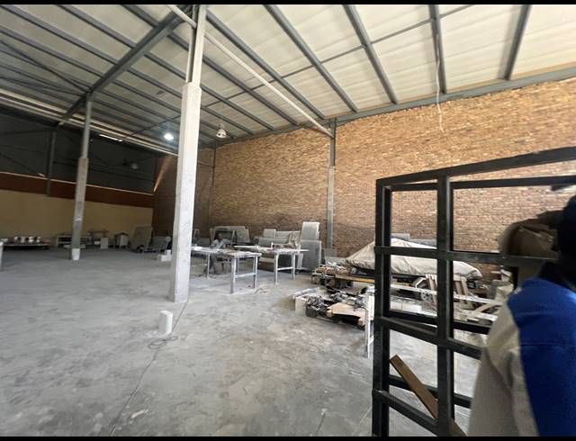 1,940M² WAREHOUSE TO LET IN KYA SANDS